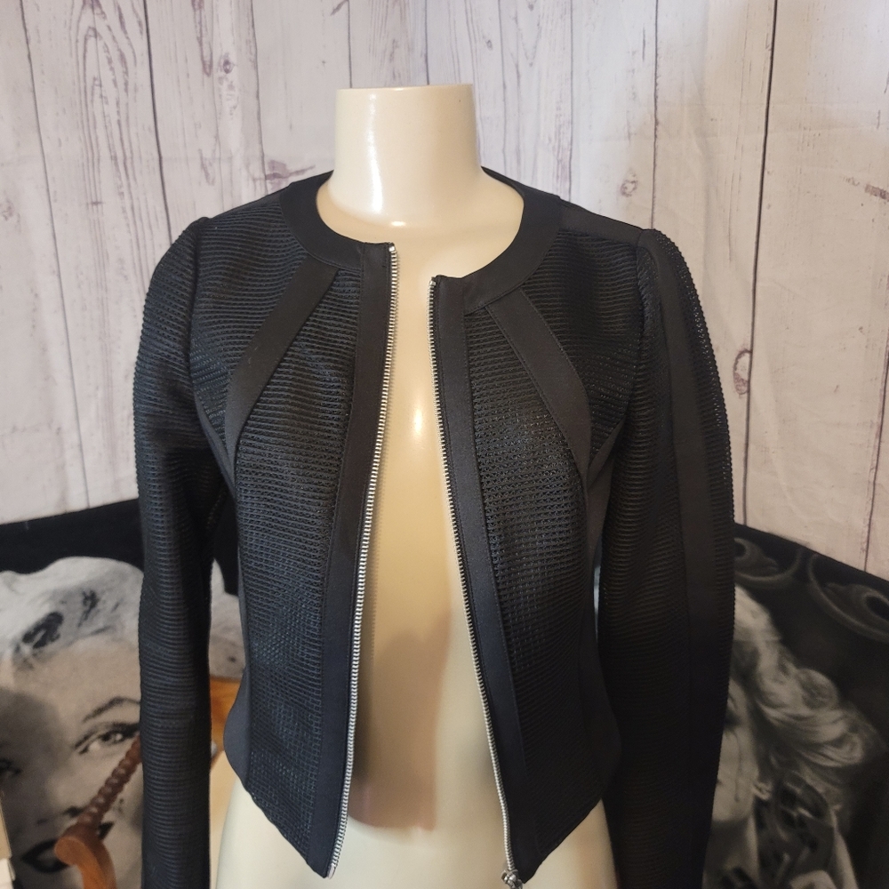 Guess Cropped Zipper Jacket!!!